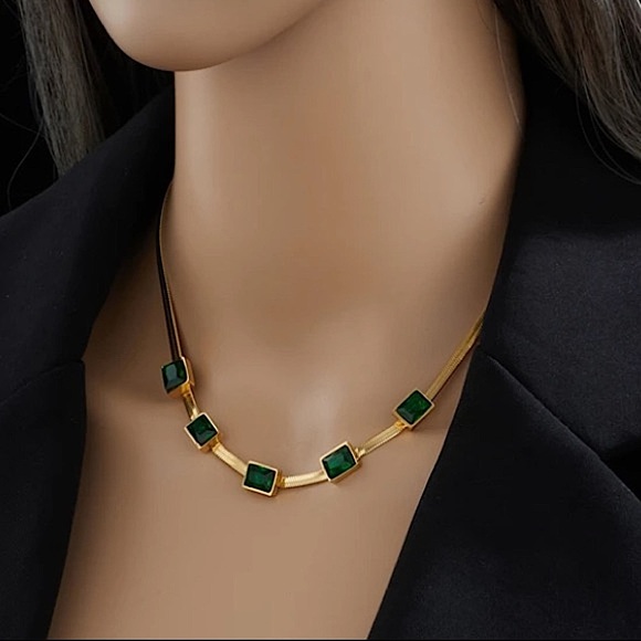 Gold Emerald Green Zircon Charm Pendant Herringbone Snake Flat Necklace - Picture 1 of 8